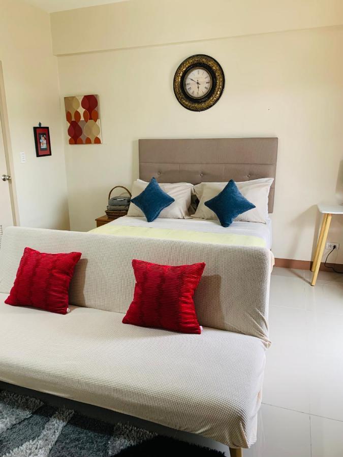 One Palm Tree Villas Condominium - Studio 2Nd Fl With Balcony - Across Terminal 3 Airport Pasay Ngoại thất bức ảnh