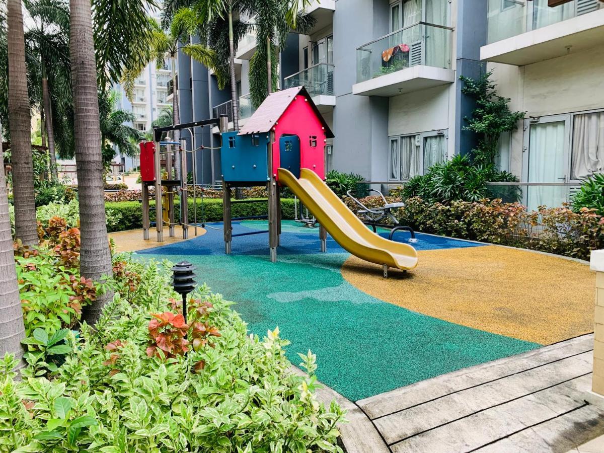 One Palm Tree Villas Condominium - Studio 2Nd Fl With Balcony - Across Terminal 3 Airport Pasay Ngoại thất bức ảnh