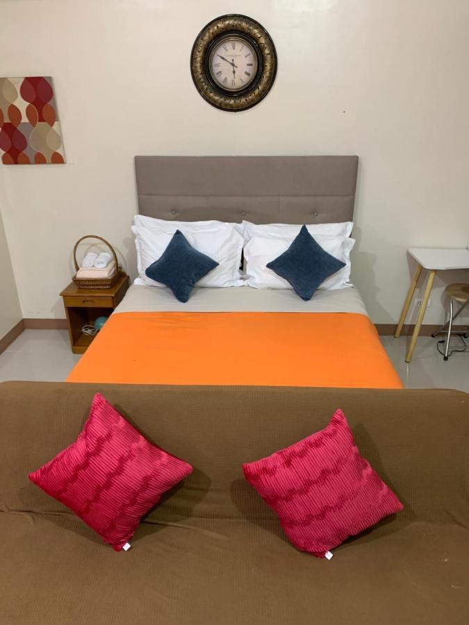 One Palm Tree Villas Condominium - Studio 2Nd Fl With Balcony - Across Terminal 3 Airport Pasay Ngoại thất bức ảnh