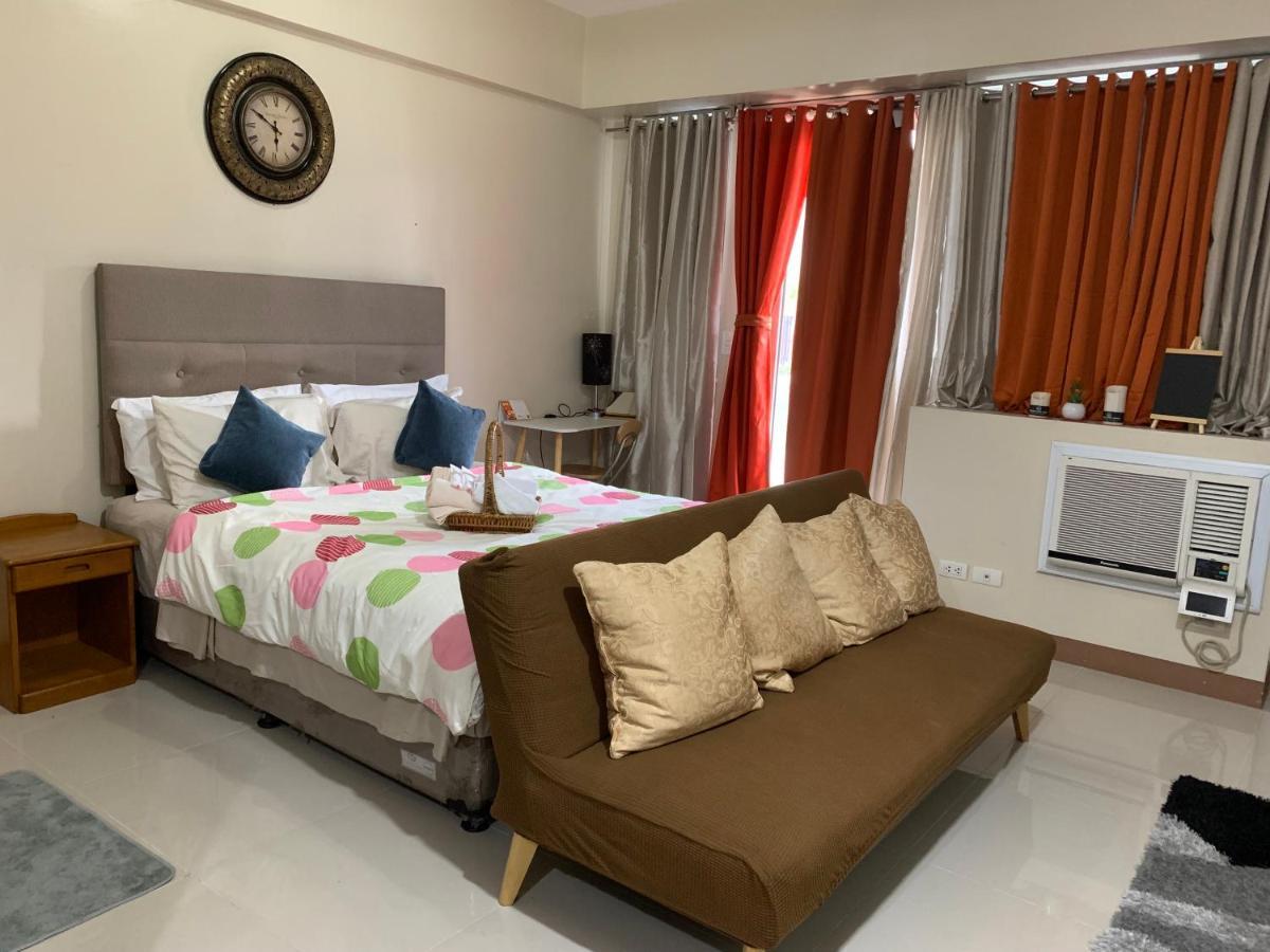 One Palm Tree Villas Condominium - Studio 2Nd Fl With Balcony - Across Terminal 3 Airport Pasay Ngoại thất bức ảnh