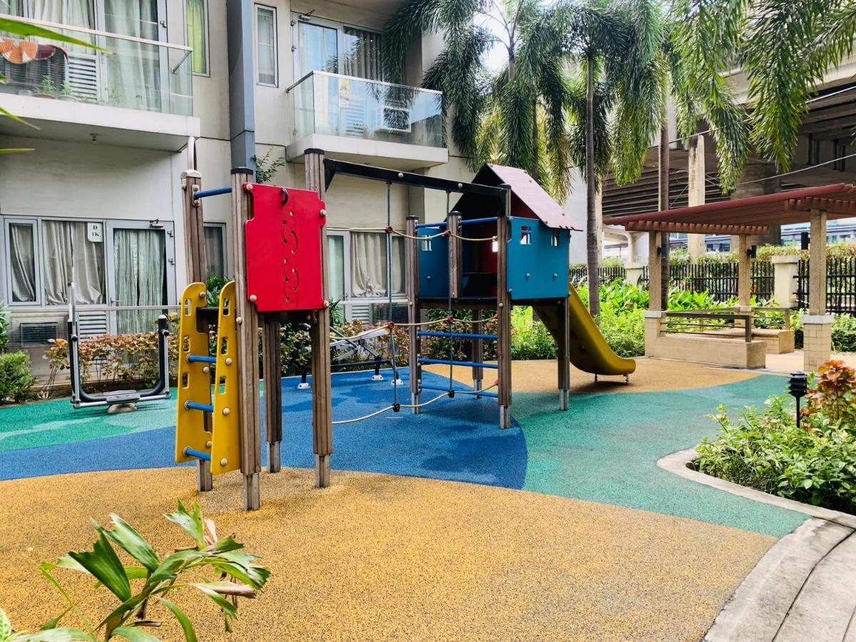 One Palm Tree Villas Condominium - Studio 2Nd Fl With Balcony - Across Terminal 3 Airport Pasay Ngoại thất bức ảnh
