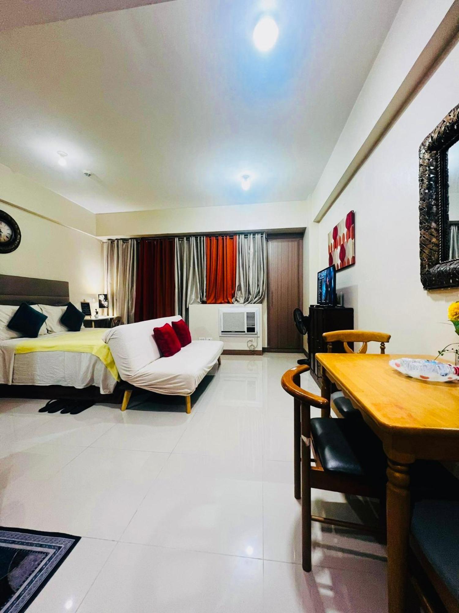 One Palm Tree Villas Condominium - Studio 2Nd Fl With Balcony - Across Terminal 3 Airport Pasay Ngoại thất bức ảnh