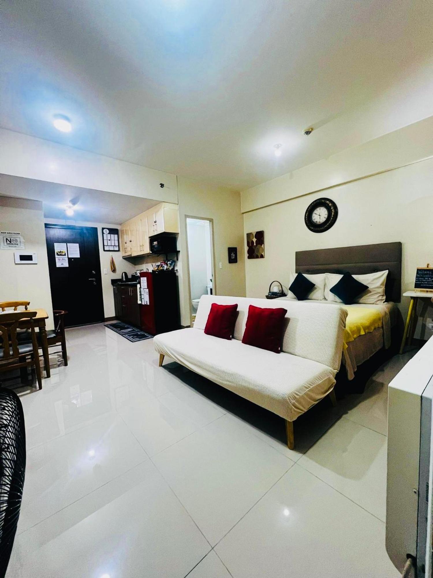 One Palm Tree Villas Condominium - Studio 2Nd Fl With Balcony - Across Terminal 3 Airport Pasay Ngoại thất bức ảnh