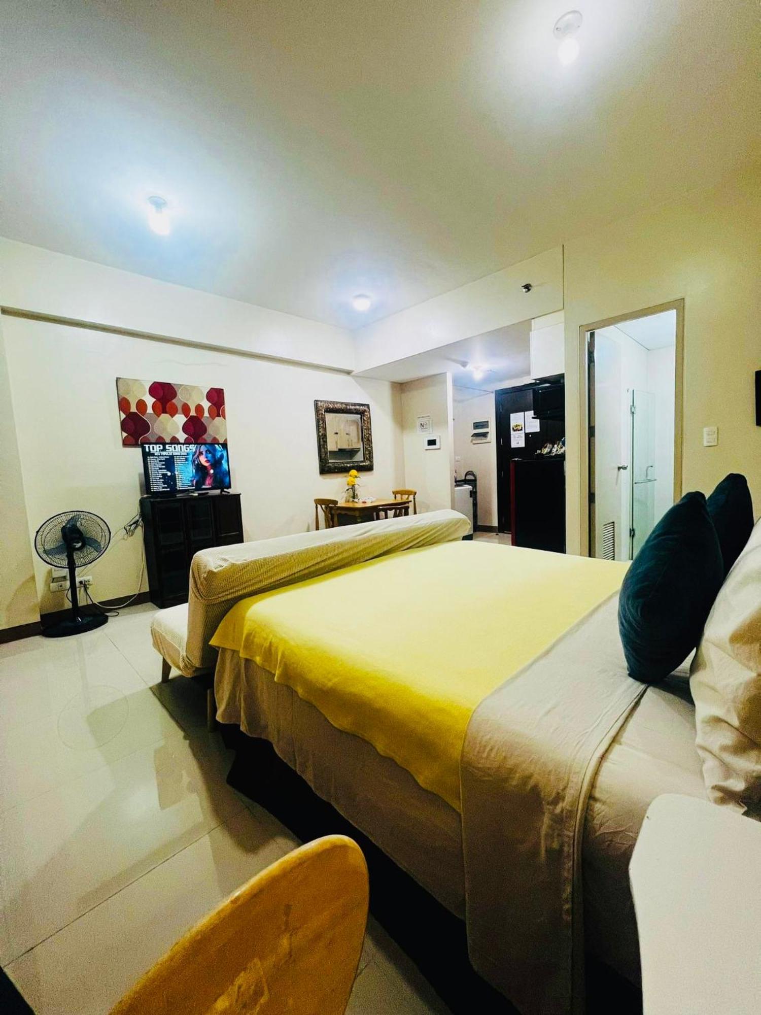 One Palm Tree Villas Condominium - Studio 2Nd Fl With Balcony - Across Terminal 3 Airport Pasay Ngoại thất bức ảnh