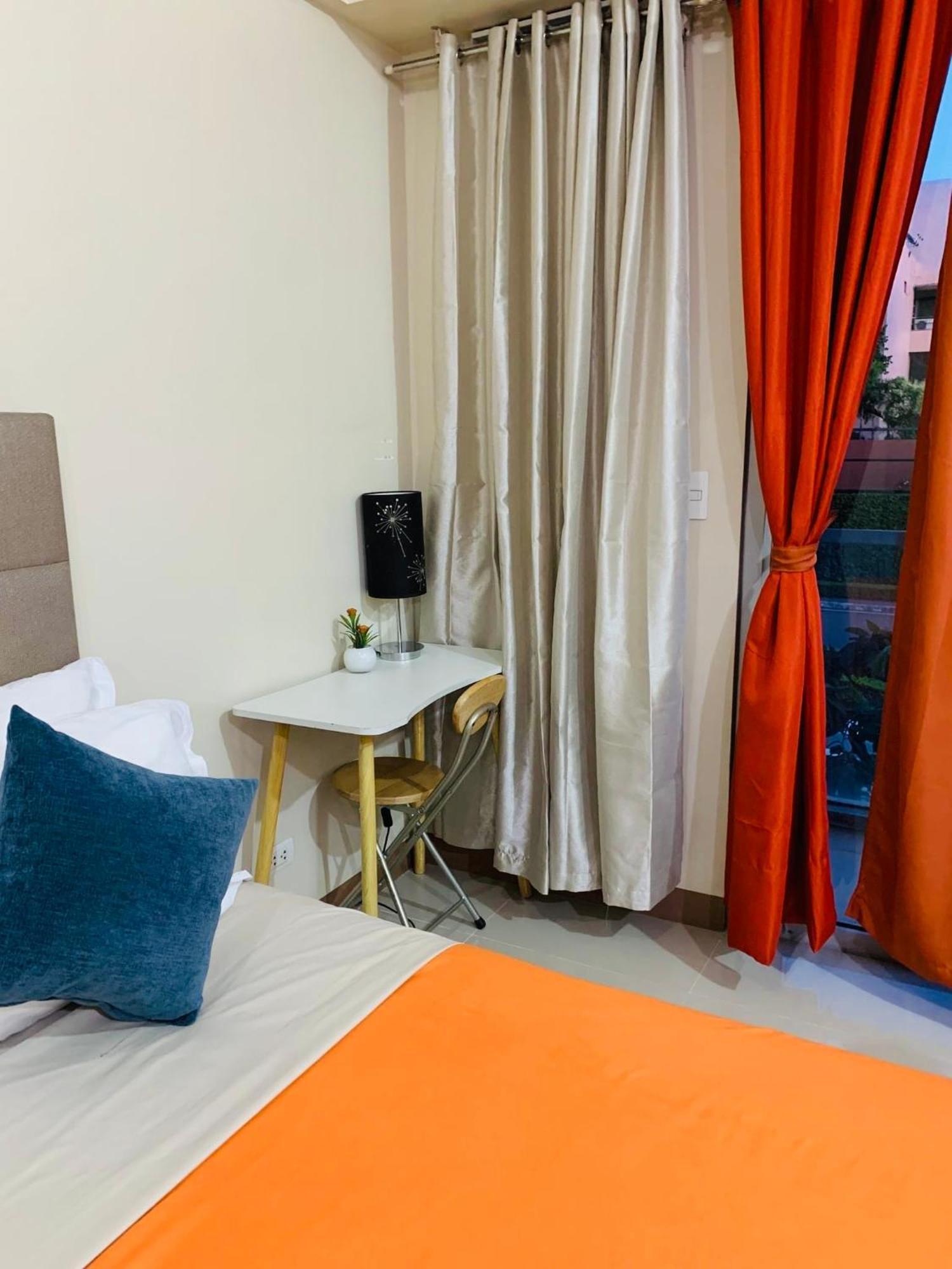 One Palm Tree Villas Condominium - Studio 2Nd Fl With Balcony - Across Terminal 3 Airport Pasay Ngoại thất bức ảnh