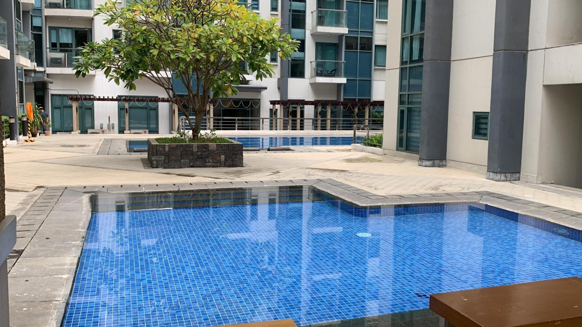 One Palm Tree Villas Condominium - Studio 2Nd Fl With Balcony - Across Terminal 3 Airport Pasay Ngoại thất bức ảnh
