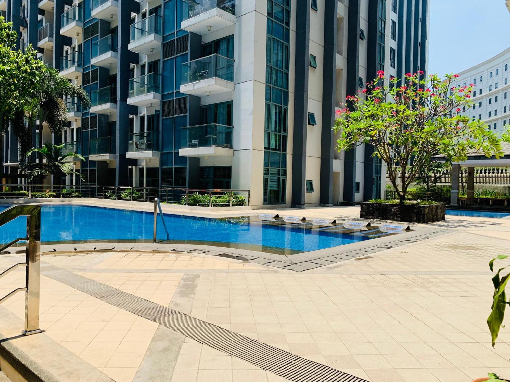 One Palm Tree Villas Condominium - Studio 2Nd Fl With Balcony - Across Terminal 3 Airport Pasay Ngoại thất bức ảnh