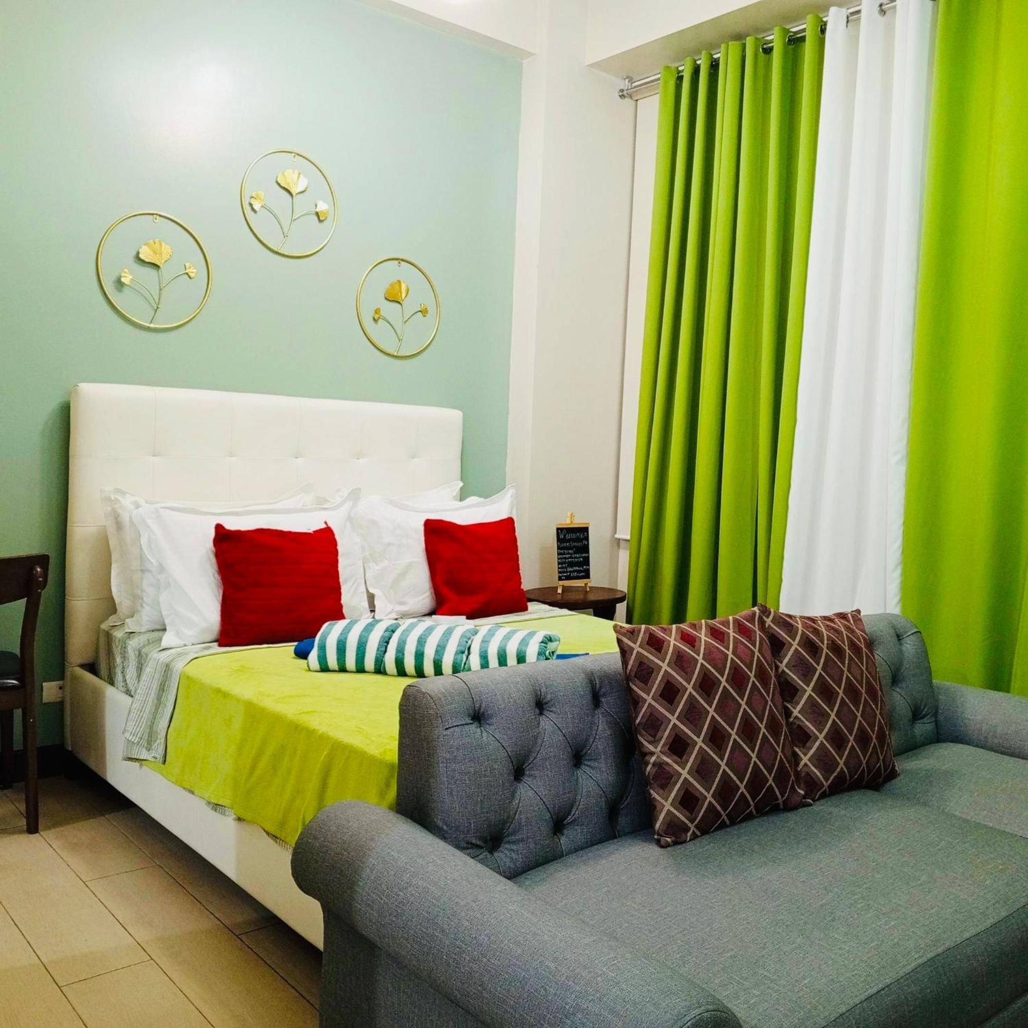 One Palm Tree Villas Condominium - Studio 2Nd Fl With Balcony - Across Terminal 3 Airport Pasay Ngoại thất bức ảnh
