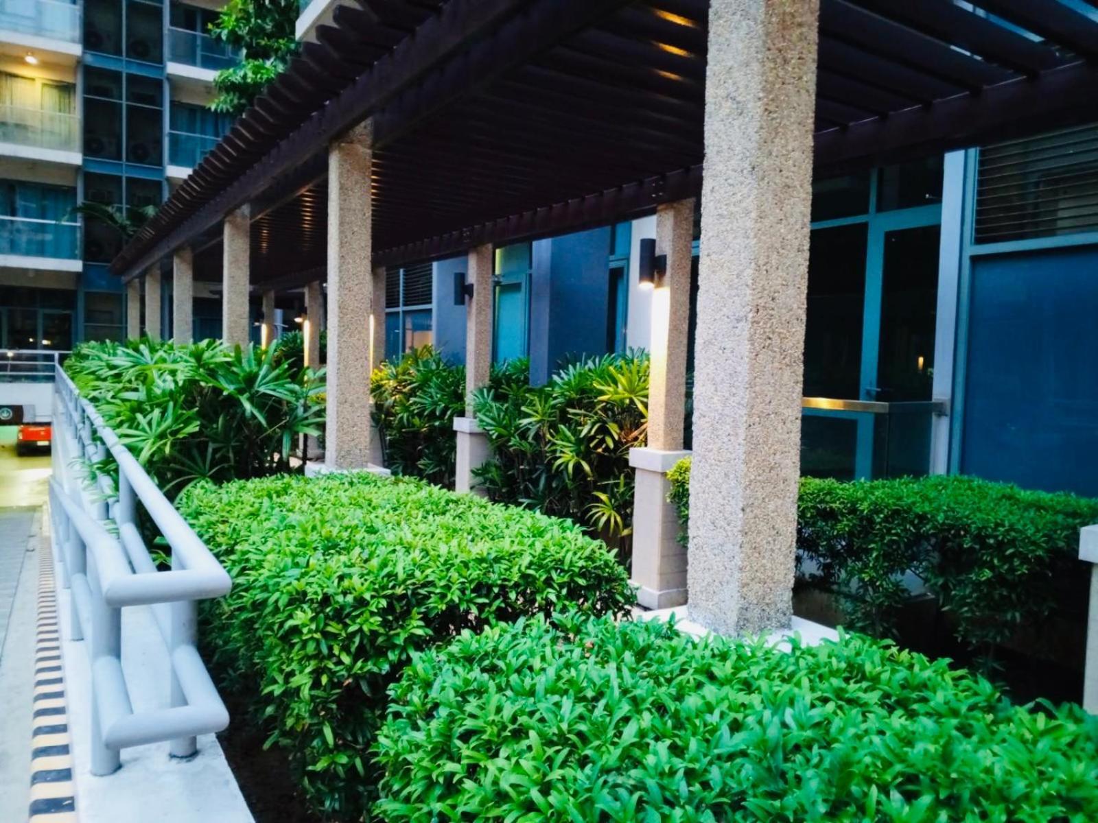 One Palm Tree Villas Condominium - Studio 2Nd Fl With Balcony - Across Terminal 3 Airport Pasay Ngoại thất bức ảnh