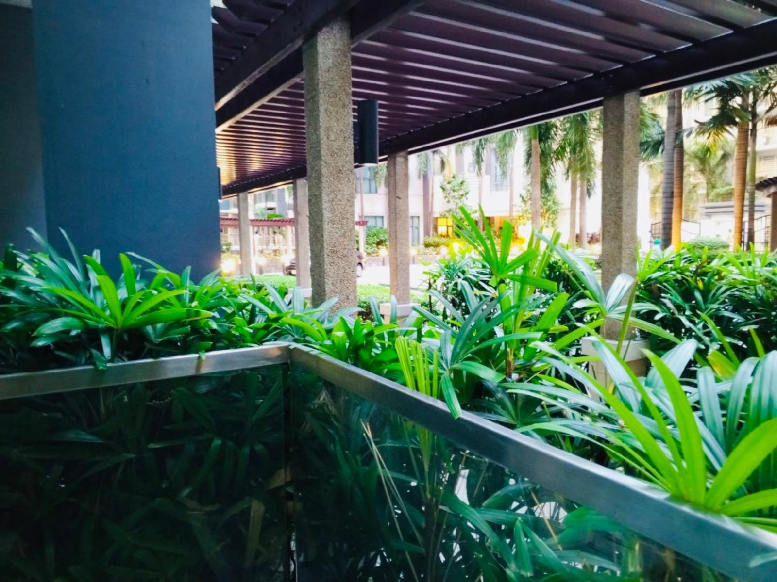 One Palm Tree Villas Condominium - Studio 2Nd Fl With Balcony - Across Terminal 3 Airport Pasay Ngoại thất bức ảnh