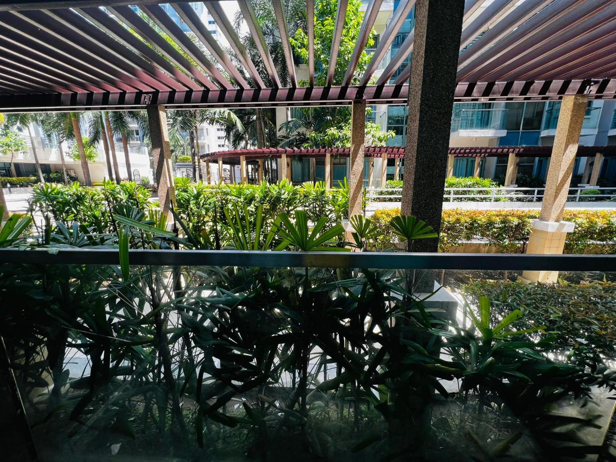 One Palm Tree Villas Condominium - Studio 2Nd Fl With Balcony - Across Terminal 3 Airport Pasay Ngoại thất bức ảnh