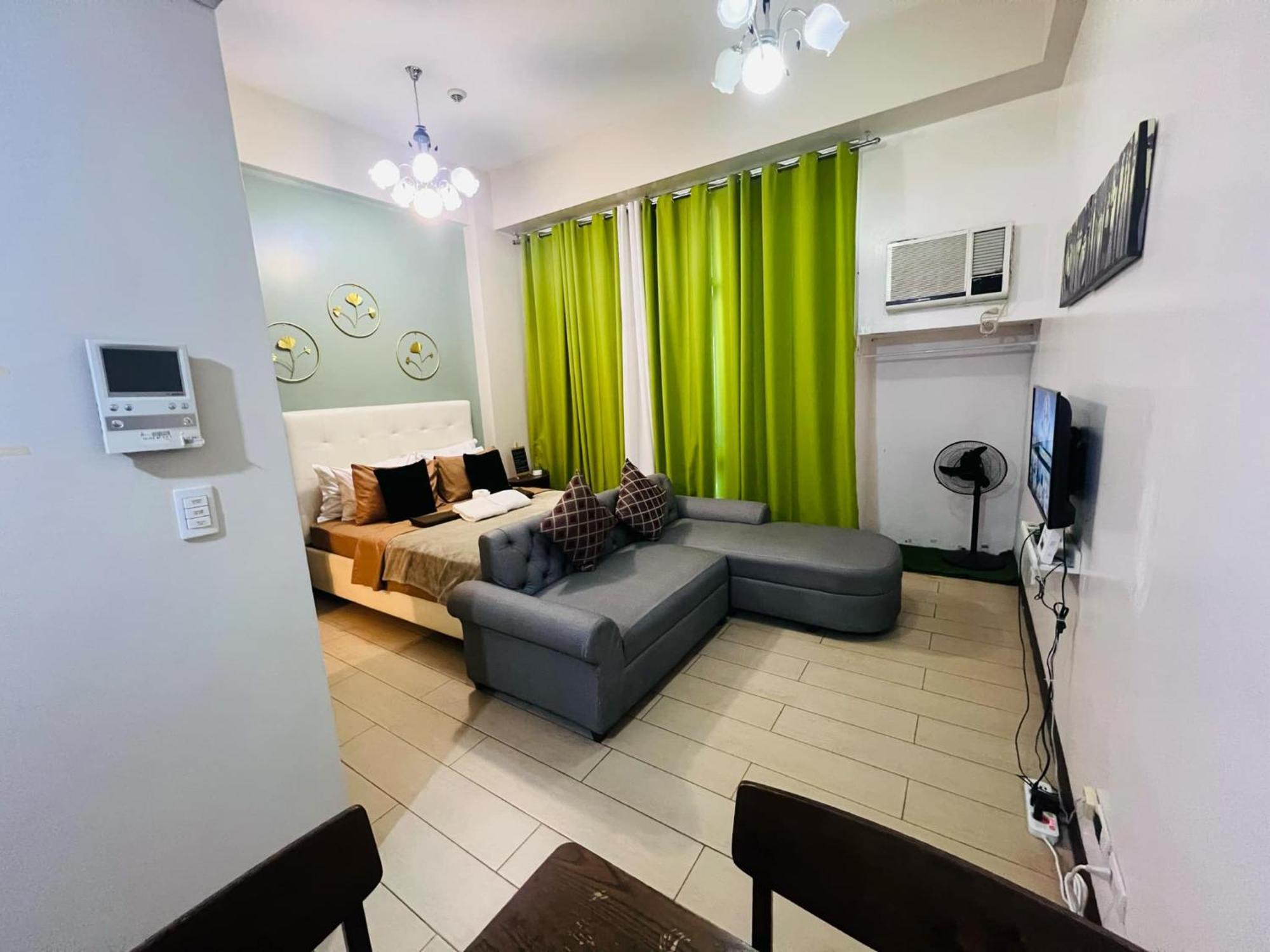 One Palm Tree Villas Condominium - Studio 2Nd Fl With Balcony - Across Terminal 3 Airport Pasay Ngoại thất bức ảnh