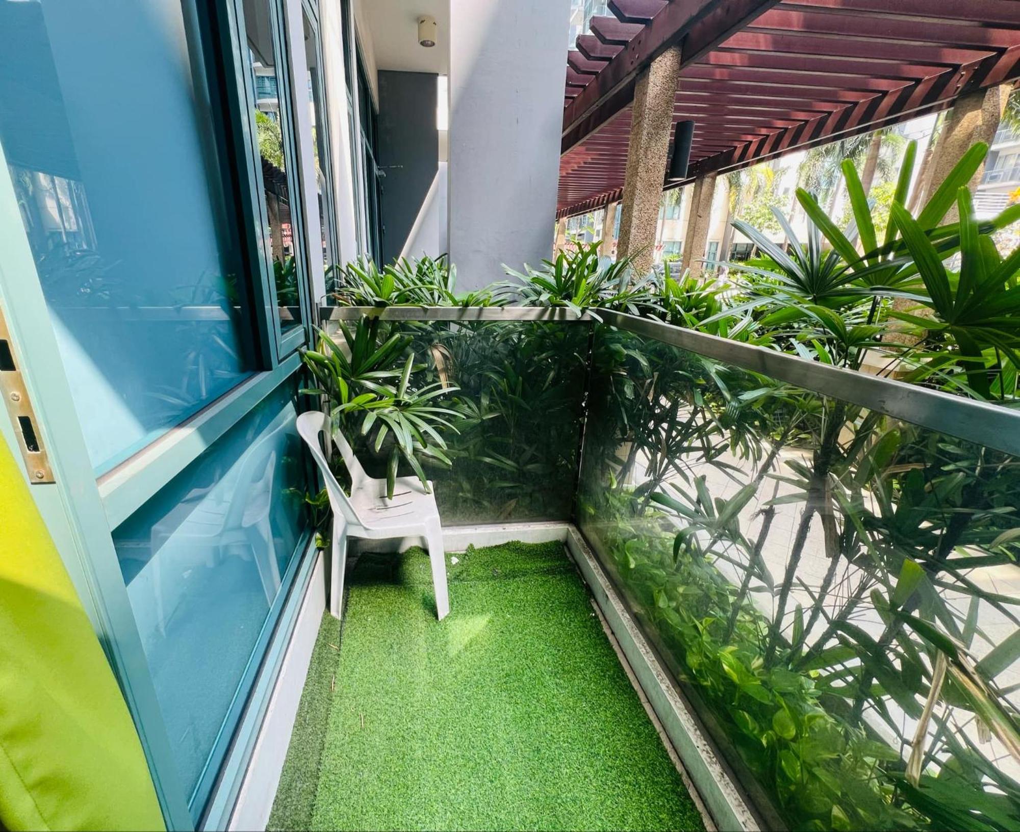 One Palm Tree Villas Condominium - Studio 2Nd Fl With Balcony - Across Terminal 3 Airport Pasay Ngoại thất bức ảnh