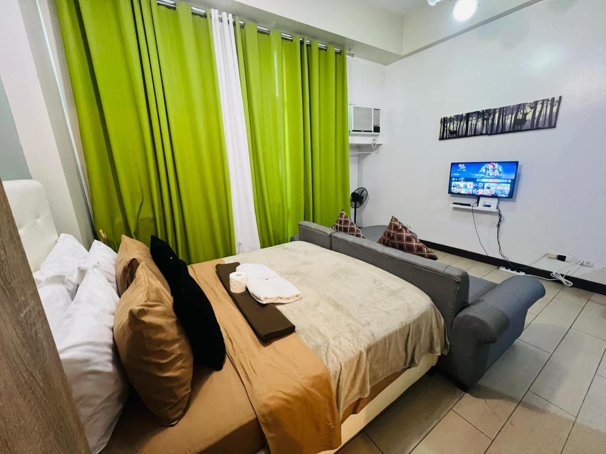 One Palm Tree Villas Condominium - Studio 2Nd Fl With Balcony - Across Terminal 3 Airport Pasay Ngoại thất bức ảnh