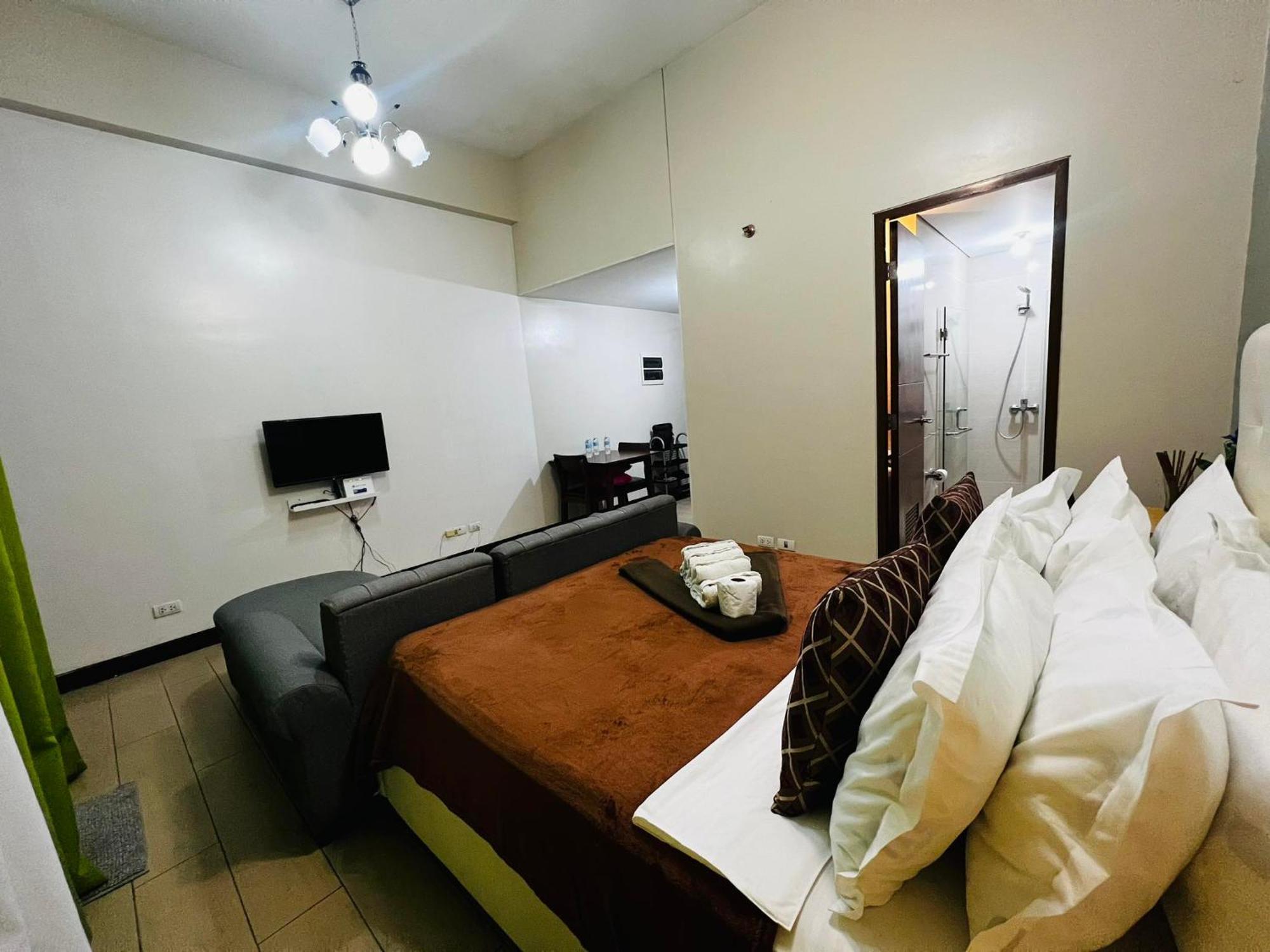 One Palm Tree Villas Condominium - Studio 2Nd Fl With Balcony - Across Terminal 3 Airport Pasay Ngoại thất bức ảnh