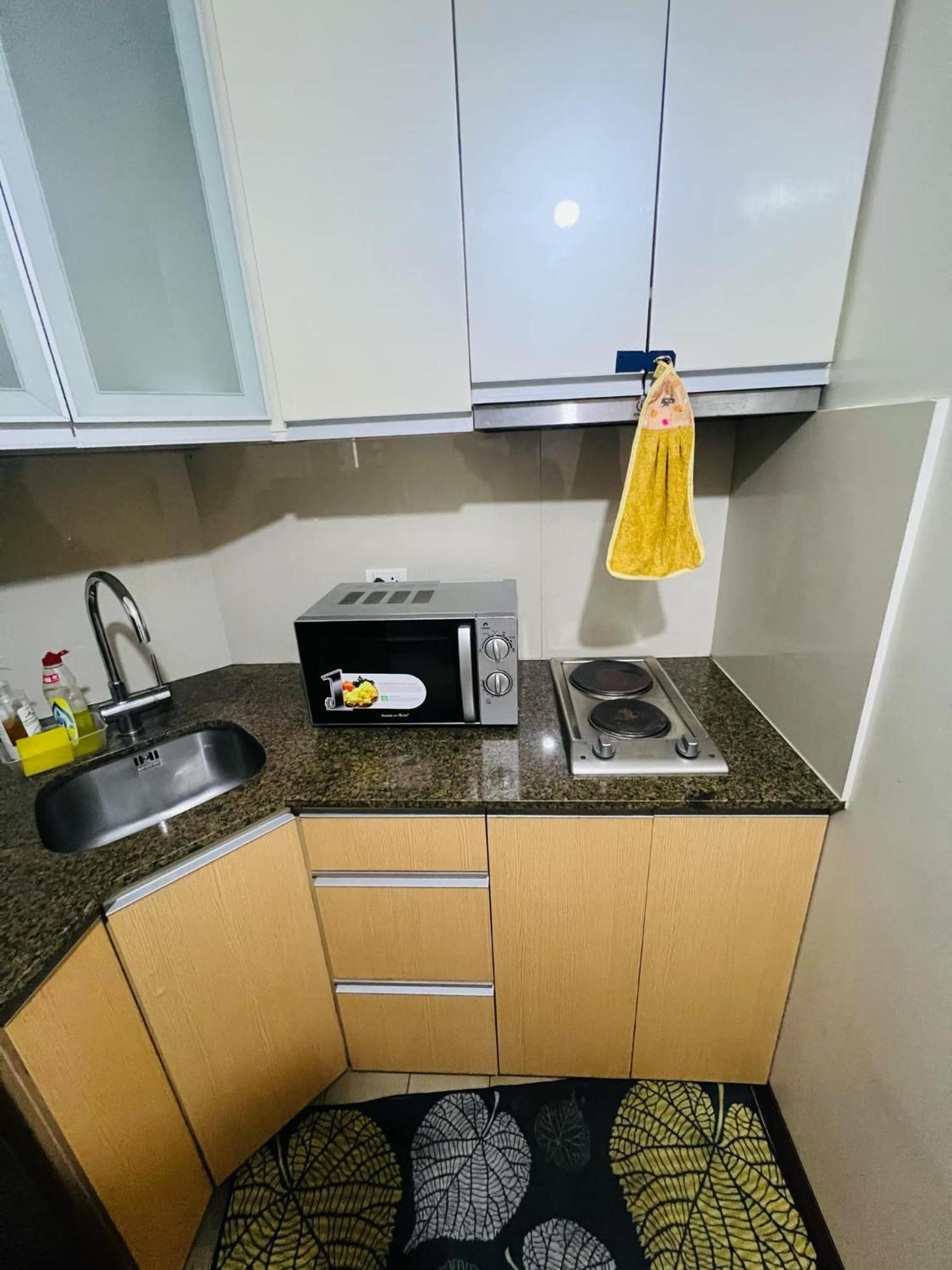 One Palm Tree Villas Condominium - Studio 2Nd Fl With Balcony - Across Terminal 3 Airport Pasay Ngoại thất bức ảnh