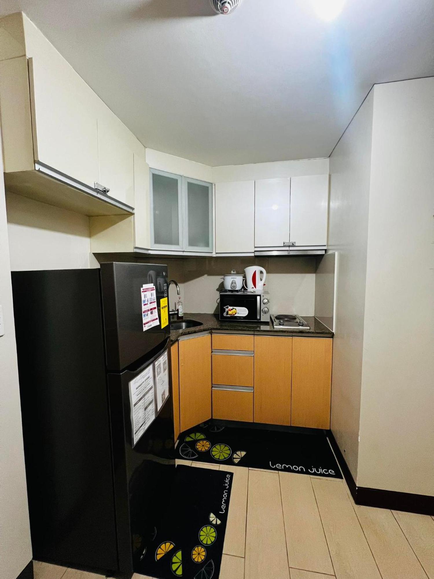 One Palm Tree Villas Condominium - Studio 2Nd Fl With Balcony - Across Terminal 3 Airport Pasay Ngoại thất bức ảnh