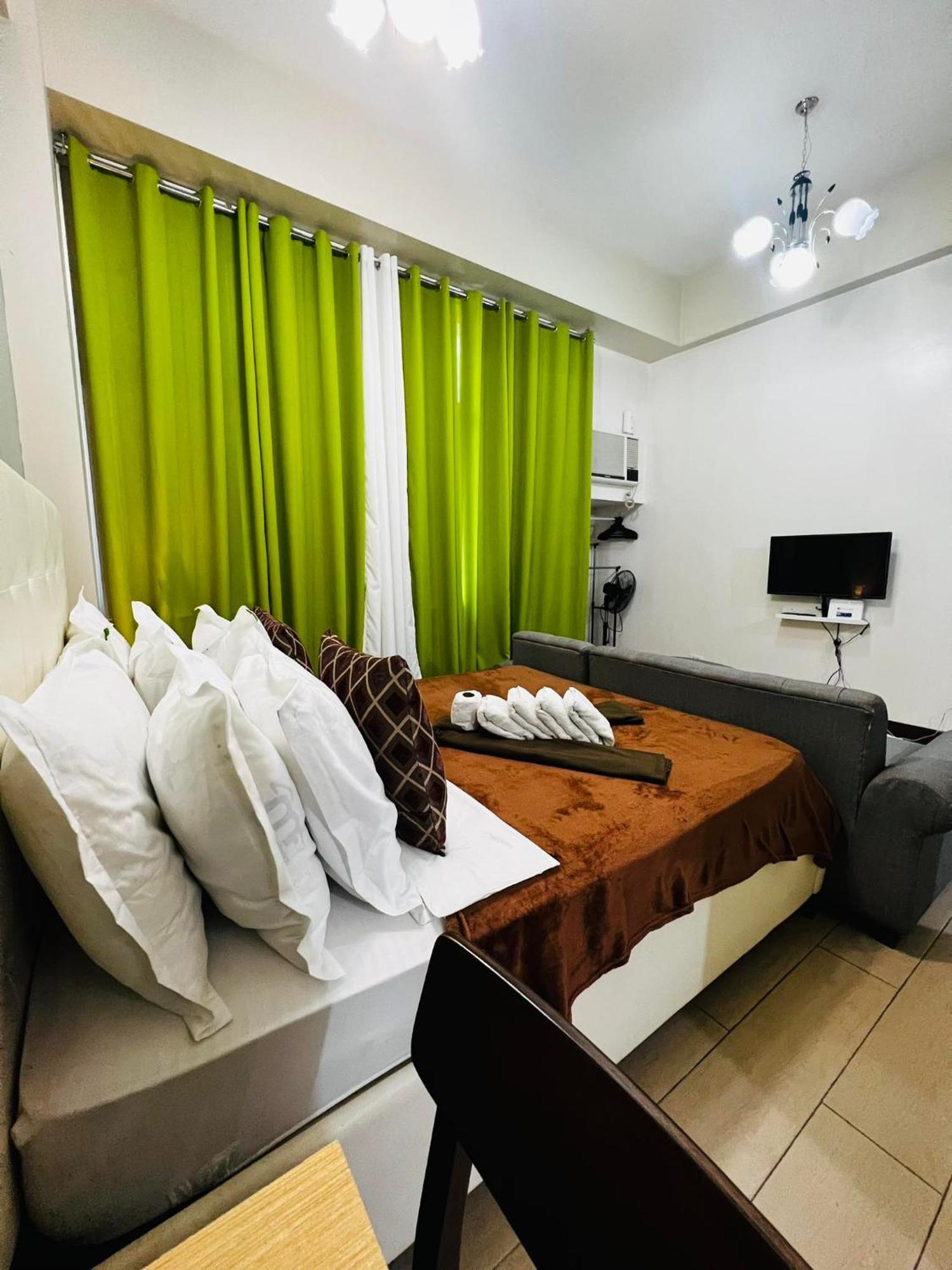 One Palm Tree Villas Condominium - Studio 2Nd Fl With Balcony - Across Terminal 3 Airport Pasay Ngoại thất bức ảnh
