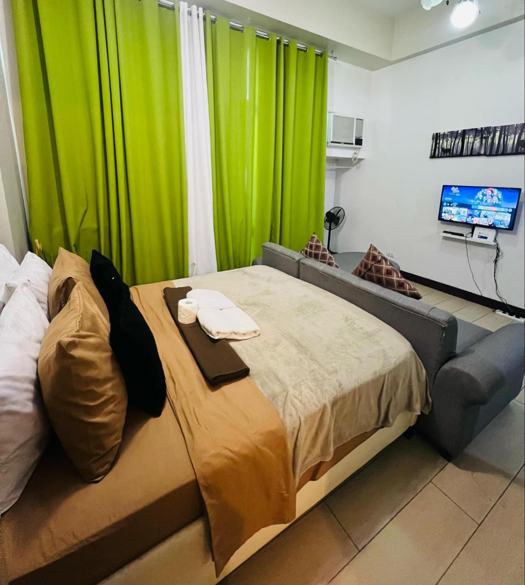 One Palm Tree Villas Condominium - Studio 2Nd Fl With Balcony - Across Terminal 3 Airport Pasay Ngoại thất bức ảnh