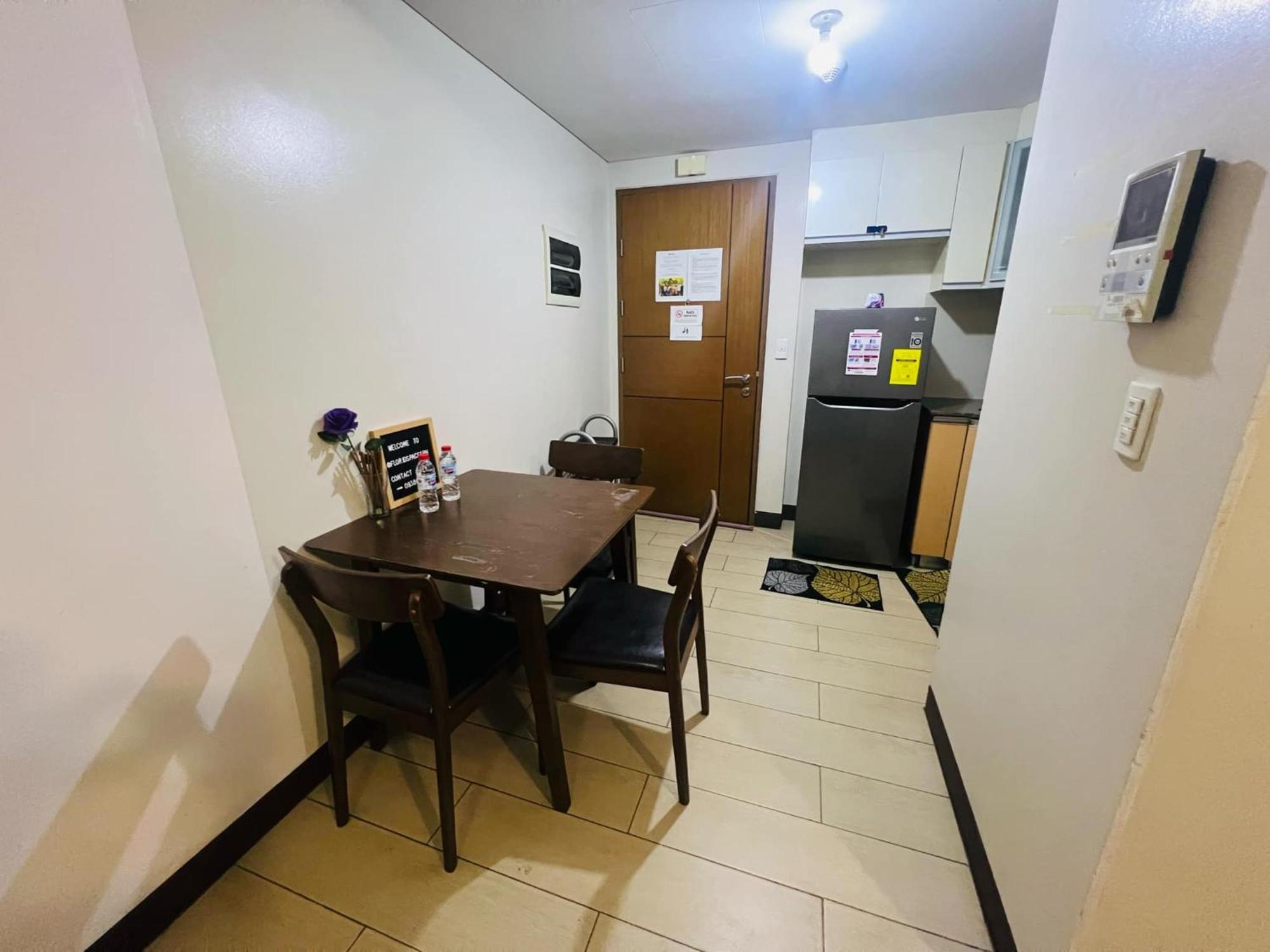 One Palm Tree Villas Condominium - Studio 2Nd Fl With Balcony - Across Terminal 3 Airport Pasay Ngoại thất bức ảnh
